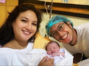 Usai Diazankan, Anak Nadine dan Dimas Anggara Didengarkan Lagu Rohani