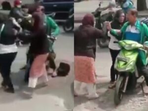 Berita terbaru, terkini dan berita pilihan hari ini: Istri sah pukul pelakor yang sedang naik motor bersama suaminya di tepi jalan raya.