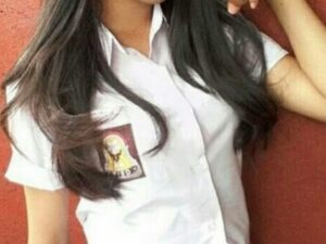 Berita terkini, terbaru, dan berita pilihan hari ini: Seorang wanita di Magetan Jawa Timur ketahuan menyimpan foto tanpa busana bersama pria yang tak lain pamannya sendiri. Hal itu terungkap saat razia HP di Sekolah.