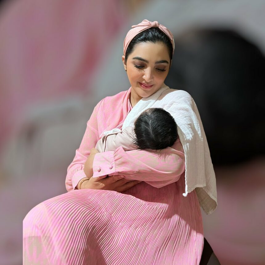 Ashanty menggenodong putri Atta Halilintar dan Aurel. [Instagram]