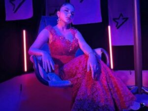 Berita artis: Dinar Candy berpakaian seksi, netizen salahkan DJ cantik ini karena dinilai tak bisa jaga perasaan Ridho Ilahi.