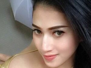 Berita Artis: Reva Alexa ungkap bahwa dirinya sama dengan wanita mandul yang juga tak bisa melahirkan.