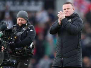Berita bola dan jadwal pertandingan terbaru: Mantan striker timnas Inggris Wayne Rooney memberi kode ke Manchester United ingin menjadi pelatih di klub itu.