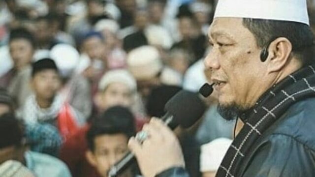Berita Terbaru: Menyadari kesalahan, Ustaz Yahya Waloni sadar setelah dilayani sepenuh hati oleh umat Kristen saat dalam penjara.