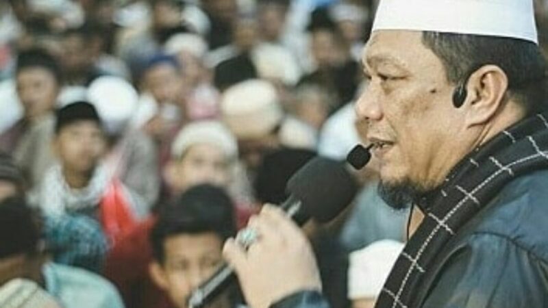 Berita Terbaru: Menyadari kesalahan, Ustaz Yahya Waloni sadar setelah dilayani sepenuh hati oleh umat Kristen saat dalam penjara.