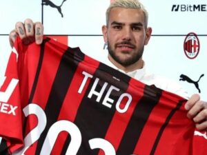 Berita bola terkini: Bek kiri asal Prancis Theo Hernandez baru saja mengikrarkan janji setia bersama klubnya AC Milan hingga tahun 2026