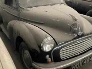 Berita terbaru: Penggemar mobil misterius jual koleksi kendaraan klasik miliknya yang tersimpan di gudang seluas 45.000 kaki persegi.