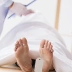 Berita viral: Pekerja terkejut setelah menemukan mayat perempuan membusuk di dalam papan reklame ketika bertugas mengganti poster.