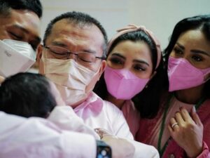 Berita Artis: Aurel Hermansyah melahirkan putri pertamanya hari ini, 22 Februari 2022, ini foto putri Atta Halilintar dan Aurel, Baby A.