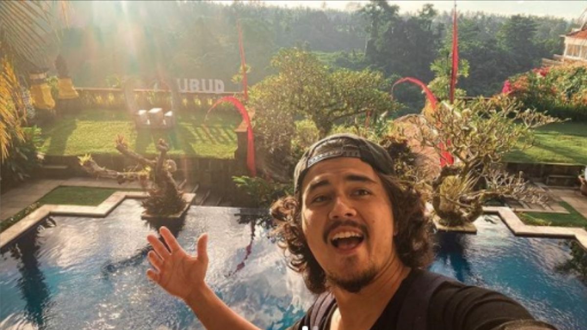 Berita selebriti - artis gondrong: Pesona dari deretan aktor ini membuat fans mereka semakin kagum, apalagi saat mereka memilih untuk memiliki rambut gondrong.