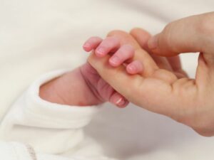 Berita viral: Wanita ini akhirnya memiliki anak setelah sebelumnya didiagnosis dokter memiliki kondisi langka lahir tanpa rahim.