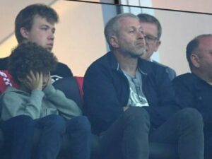 Berita bola: Perang antara Rusia dan Ukraina yang baru saja dimulai berimbas kepada klub sepak bola raksasa Inggris, Chelsea.