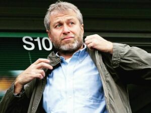 Berita Bola: Bos Chelsea Roman Abramovich menyatakan menjual Chelsea, klub yang telah ia angkat menjadi salah satu tim sepak bola terbaik di dunia saat ini