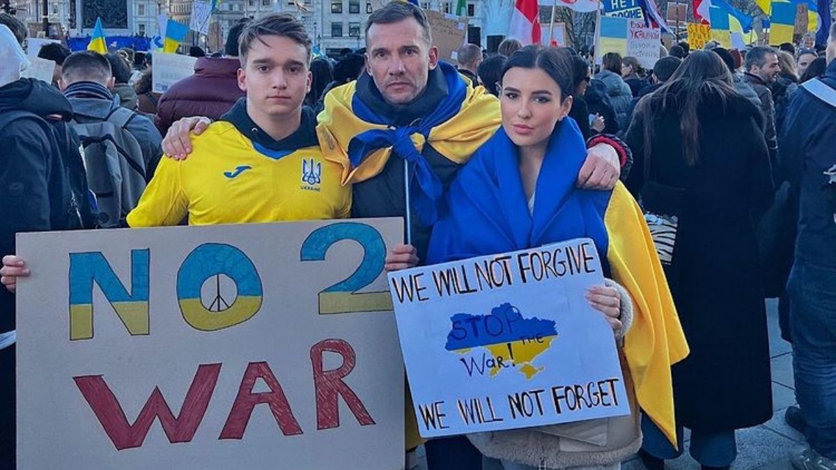 Berita bola: Andriy Shevchenko, sedang harap-harap cemas dengan nasib keluarga, terutama ibunya yang tinggal di ibu kota Ukraina, Kiev.