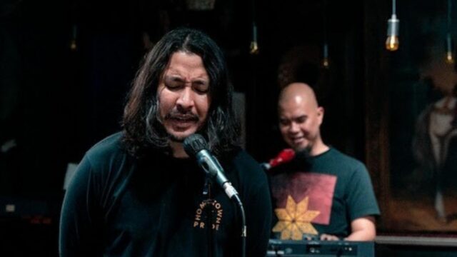 Info musik: Ello resmi menjadi vokalis band DEWA 19. Hal itu disampaikan Ello lewat akun Instagram pribadinya, Senin (28/02/2022)