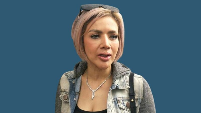 Info musik: Barbie Kumalasari meluncurkan lagu berjudul Halalin Aku. Sebelumnya ia juga pernah merilis lagu yang banyak dihujat netizen