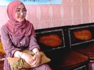 Berita terbaru : Sulaeha, seorang janda Arab tetap rutin dapat nafkah dari mantan suami untuk perawatan wajah.