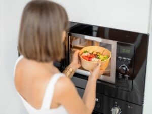 Berita terkini, terbaru, dan berita pilihan hari ini: Berikut ini cara memanaskan makanan sisa agar tetap segar dan kandungan gizi tidak hilang.