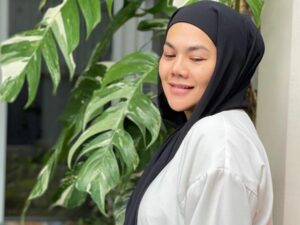 Berita artis : Sarita Abdul Mukti ceritakan bagaimana awal wanita penggoda masuk dalam rumah tangganya.