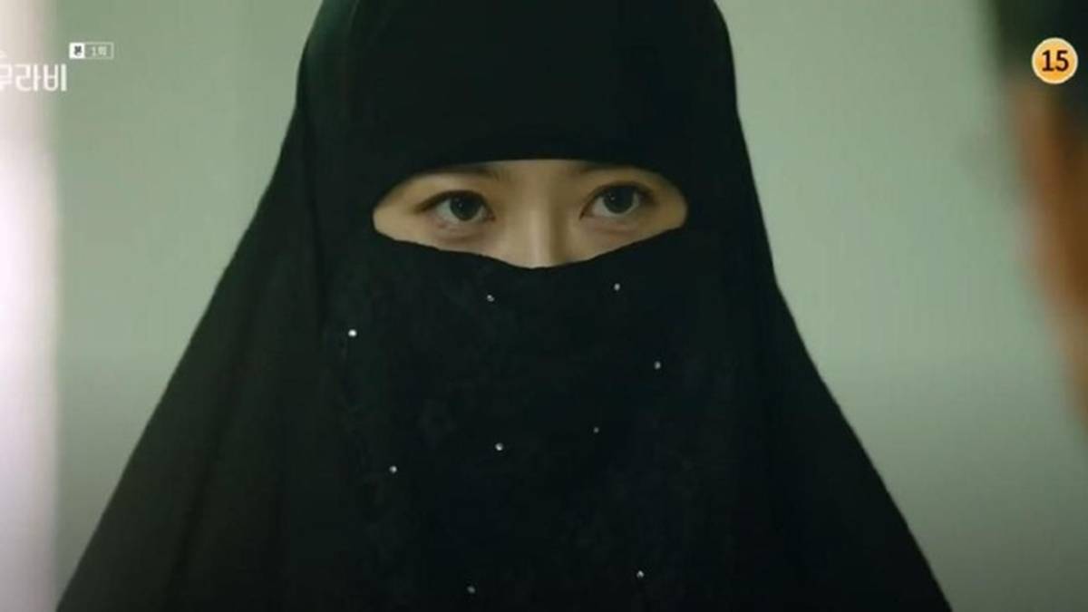 Berita artis: Penampilan artis Korea mencuri perhatian. Mereka tampil pakai hijab. Inilah potret artis Korea saat mengenakan hijab.