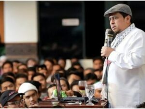 Berita terkini: Ustadz Haikal Hassan memberikan sindiran halus berupa video terkait aturan suara adzan yang dibatasi di Indonesia.