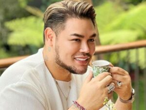Berita artis: Ivan Gunawan ingin melakukan perubahan pada tubuhnya lagi dengan cara operasi pengangkatan lemak di bagian dadanya.
