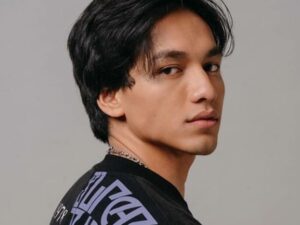 Berita Artis: Jefri Nichol bikin fans heboh sekaligus sakit hati gara-gara memposting foto dirinya ciuman mesra dengan seorang wanita.