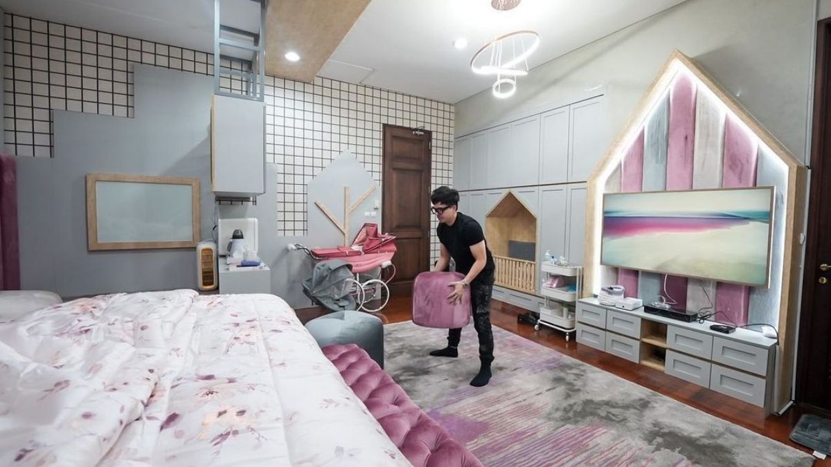 Berita Artis: Aurel melahirkan, hari ini ia sudah berada di rumah sakit dan dikabarkan akan siap untuk melahirkan anak pertamanya bersama Atta Halilintar, Senin 21 Februari 2022.