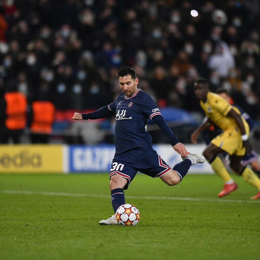 Berita bola: Penyerang Paris Saint Germain, Lionel Messi, meminta timnya tidak rendah diri bila berhadapan dengan tim-tim besar langganan juara Liga Champions.