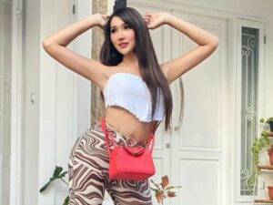 Berita artis : Lucinta Luna pamer goyang di akun instagramnya, netizen ingatkan jadi kalem biar jadi mantu Haji Faisal.