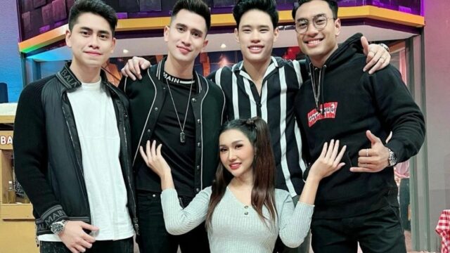 Berita Artis: Lucinta Luna dibilang netizen memakai pempers lantaran duduknya yang ngangkang dan terlihat seperti mengenakan pembalut seperti wanita haid.
