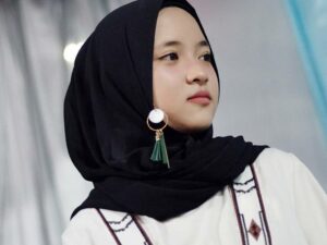 Berita artis, selebriti, dan hot gosip artis terbaru hari ini: Sulis kembali ke panggung music religi tanah air, Nissa Sabyan disuruh  minggir.