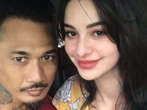 Berita artis : Nora Alexandra dan Jerinx ingin bunuh diri gara-gara kasus dengan Adam Deni, sebut sudah memaafkan tapi justru balik melaporkan.