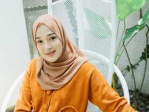Berita artis: Berfoto bareng idola, Ririe Fairuz dijodohkan dengan Ariel Noah oleh sejumlah netizen tanah air, dinilai memiliki kemiripan wajah
