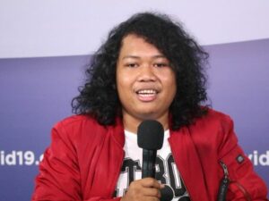 Berita artis, selebriti, dan hot gosip artis terbaru hari ini: Inilah beberapa potret Mashel Widianto waktu kecil, penampilannya berubah jadi lebih tampan dan glowup.