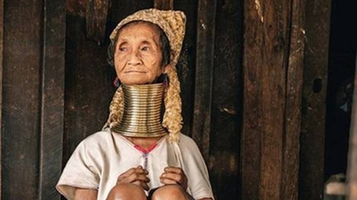 Berita gaya hidup: tradisi kecantikan yang dilakukan oleh suku pendalaman di berbagai penjuru dunia ini terbilang ekstrem sekaligus mengerikan.