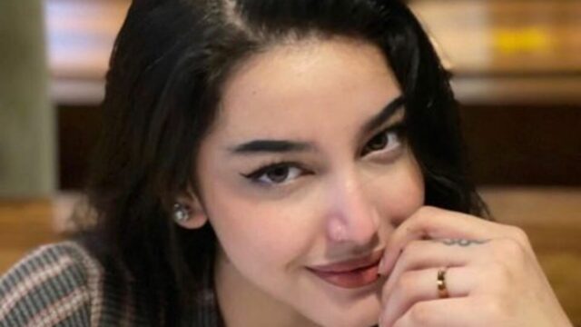 Berita artis: Unggah foto selfie, netizen malah ungkit kasus prostitusi Cassandra Angeliee yang patok tarif Rp 30 juta namun tidak ditahan.