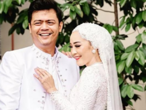 Berita artis, selebriti, dan hot gosip artis terbaru hari ini: Inna Kamarie menikah lagi dengan pria bernama Bonie Ario, Jum’at (21/1).