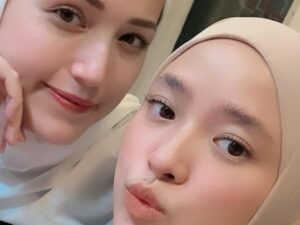 Berita artis: Adelia dan Nissa Sabyan goyang Tiktok, netizen langsung ingatkan agar Pasha tidak diembat seperti Ayus Sabyan.