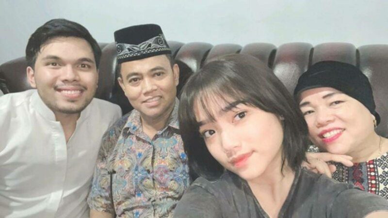 Berita artis: Thariq Halilintar sudah minta izin langsung dengan datangi Haji Faisal untuk mendekati dan berpacaran dengan Fuji.