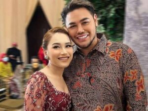 Berita artis: Ada kabar yang berhembus dari kalangan sahabat kalau Ivan Gunawan dan Ayu Ting Ting akan segera melangsungkan pernikahan, benarkah?