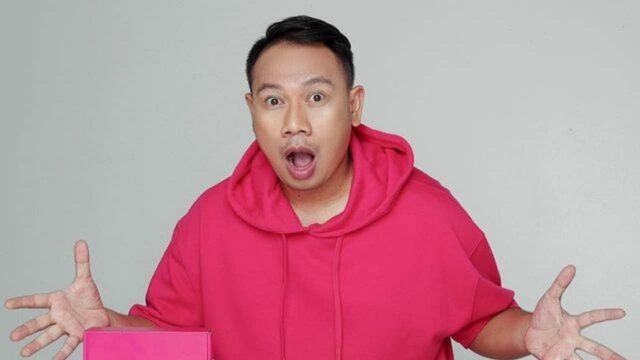 Berita Artis: Vicky Prasetyo mengaku memiliki bukti video perselingkuhan mantan istrinya Kalina Oktarani dengan seorang pria yang diduga seorang aktor