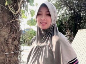 Berita terkini: Maria Febe, mantan pebulutangkis ini memutuskan untuk menjadi mualaf karena tersentuh dengan lantunan suara azan