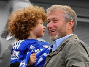 Berita Bola: Bos Chelsea Roman Abramovich menyatakan mengundurkan diri dari klub yang ia bawa menjadi salah satu klub terkuat di dunia itu