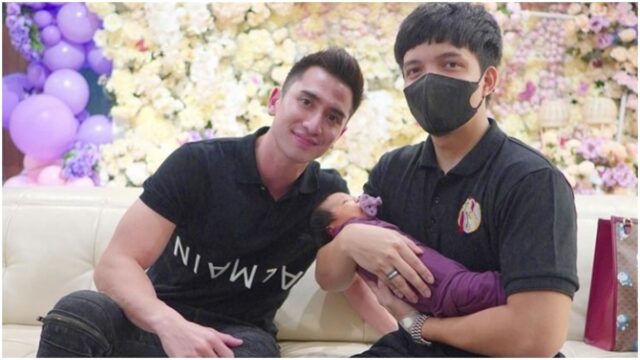 Berita artis: baru-baru ini Verrell Bramasta menjenguk baby Ameena sembari memberikan kado mewah untuk anak Atta dan Aurel tersebut.