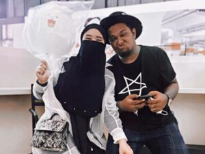 Cekricek.id, Berita Artis dan Berita Seleb - Kasus rumah tangga antara Inara Rusli dan Virgoun kini makin terus memanas, diserang mertua