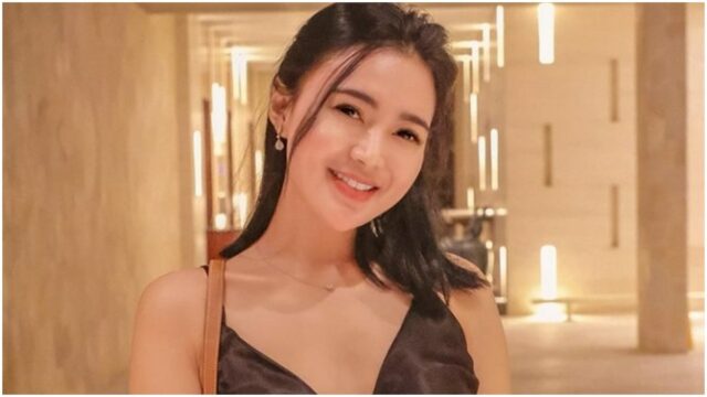 Berita artis: Wika Salim berulang tahun yang ke 30 tahun hari ini. Di usianya itu, ia terlihat awet muda dan masih bentah dengan status jomblonya.