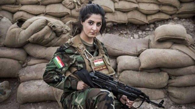 Berita terkini, terbaru, dan berita pilihan hari ini: Seorang penembak jitu berparas cantik diincar tentara ISIS untuk dijadikan budak karena telah menghabisi 100 nyawa.