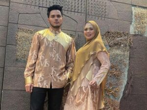 Berita artis, selebriti, dan hot gosip artis terbaru hari ini: Pamer foto berdua, netizen sebut Aher hanya ingin mengincar harta Elly Sugigi.