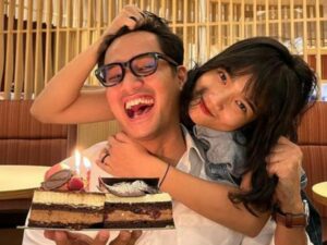 Berita Artis: Almarhum Bibi Ardiansyah kini tengah berulang tahun, Fuji pun mengunggah video kenangan bersamanya yang mengandung bawang.